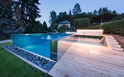 בריכות שחייה