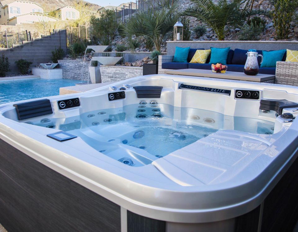 ג'קוזי דגם EagleCrest בחוץ