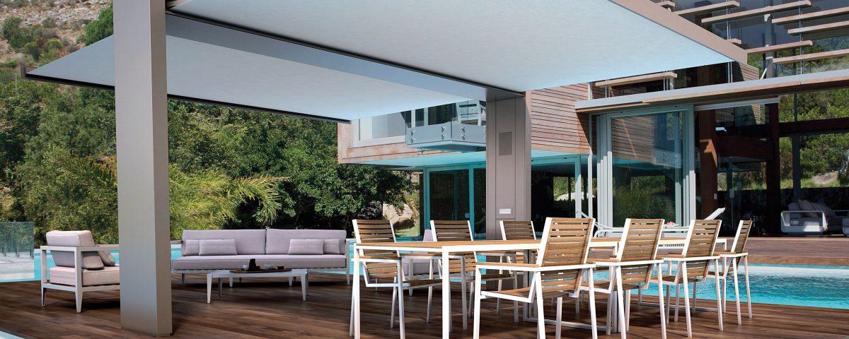 גשר הצללה לגינה ליד הבריכה