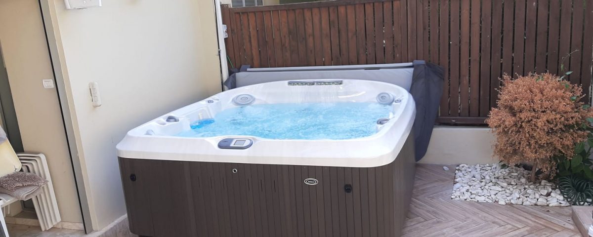 ג'קוזי Hydrogenia עם 27 ג'טים