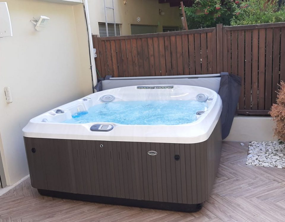 ג'קוזי Hydrogenia עם 27 ג'טים