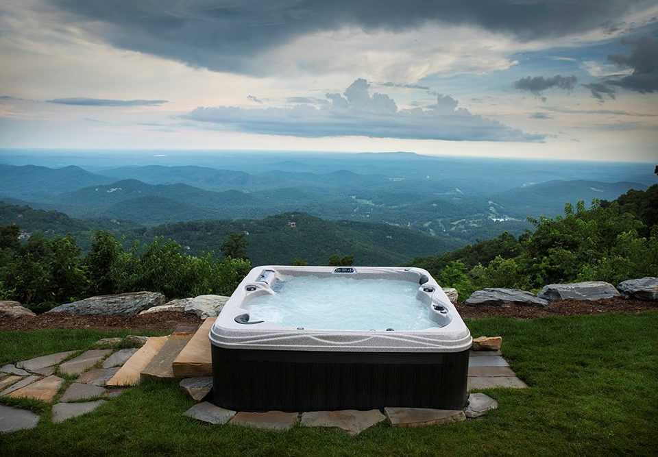 ג'קוזי לבחוץ דגם nevis