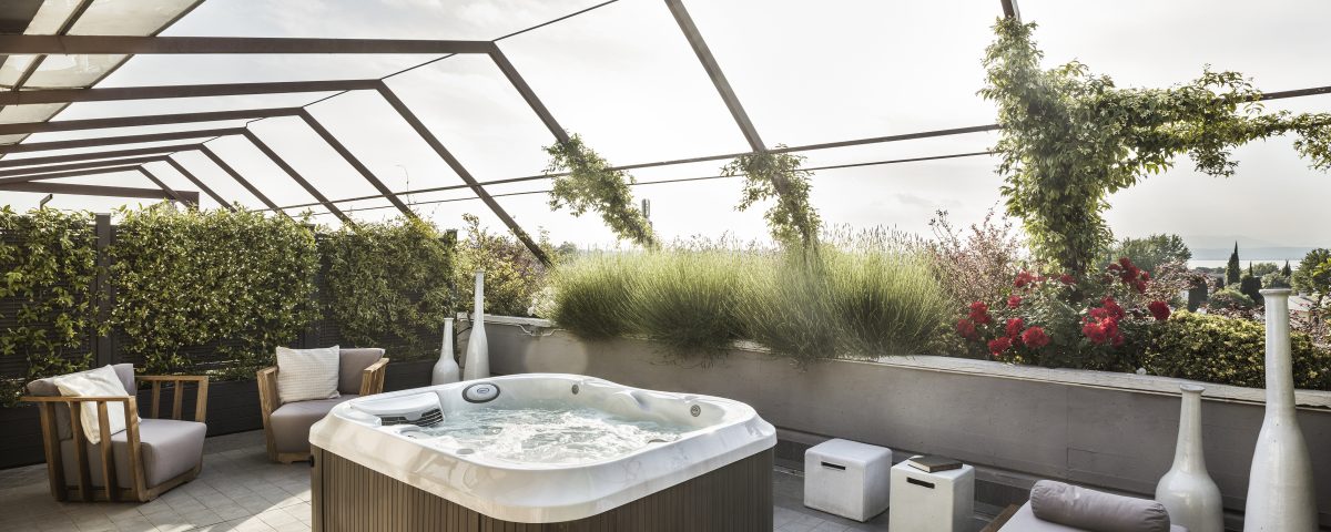 ג'קוזי לבחוץ דגם J-315