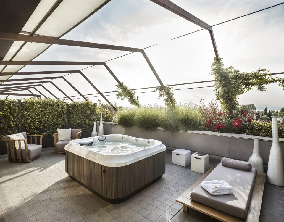 ג'קוזי לבחוץ דגם J-315