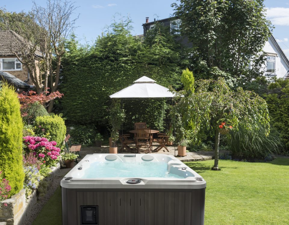 ג'קוזי לבחוץ דגם J-225