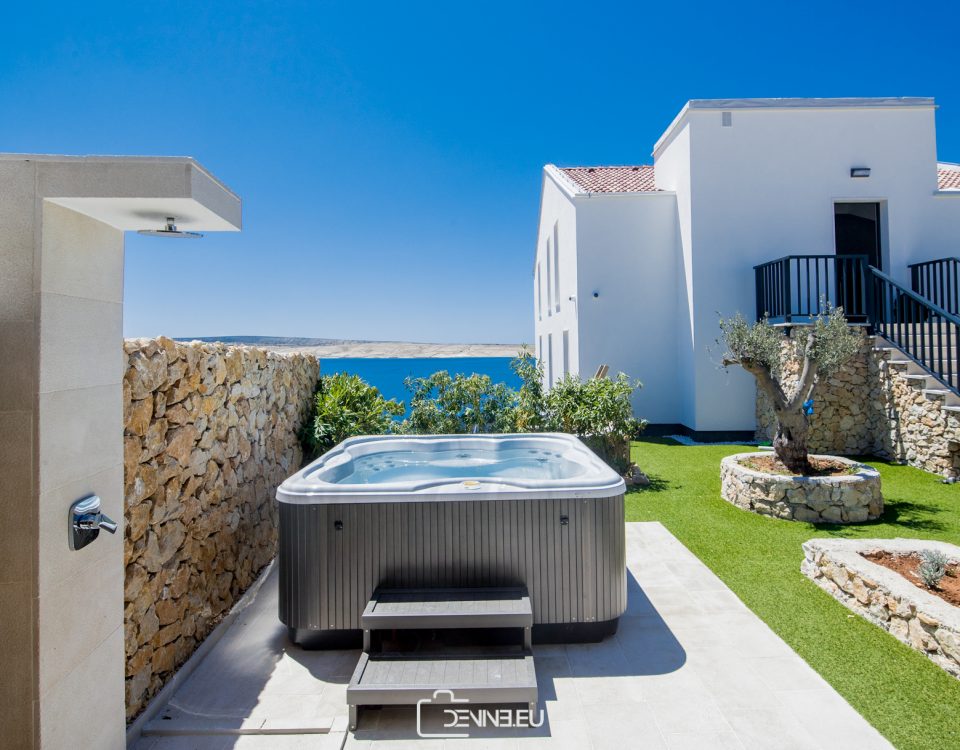 ג'קוזי דגם LODGE M