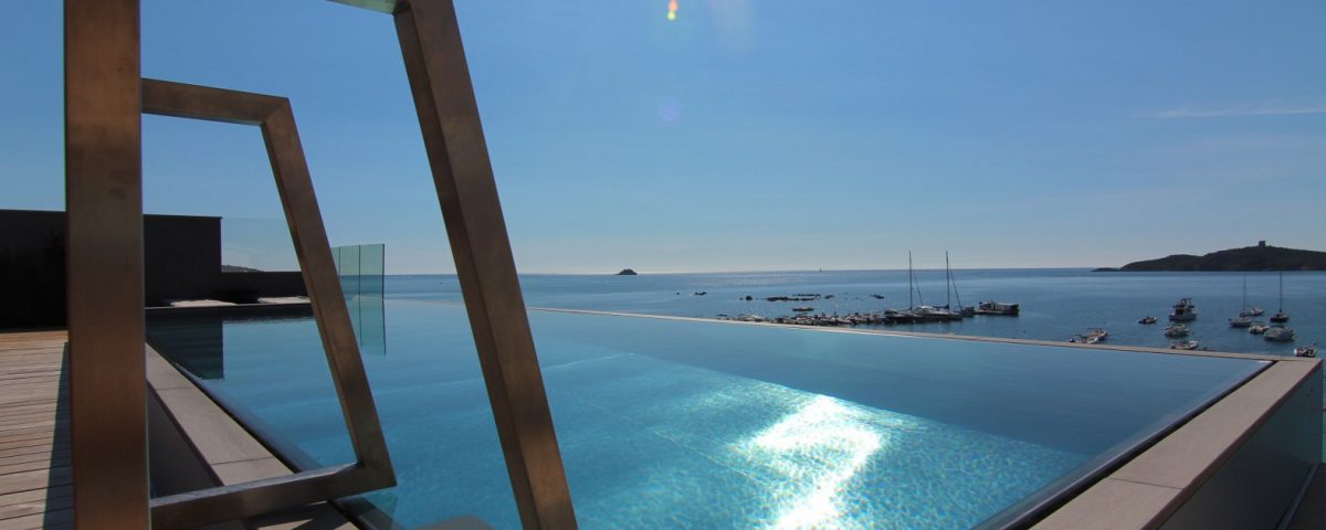 בריכת שחייה גלישה אינפניטי