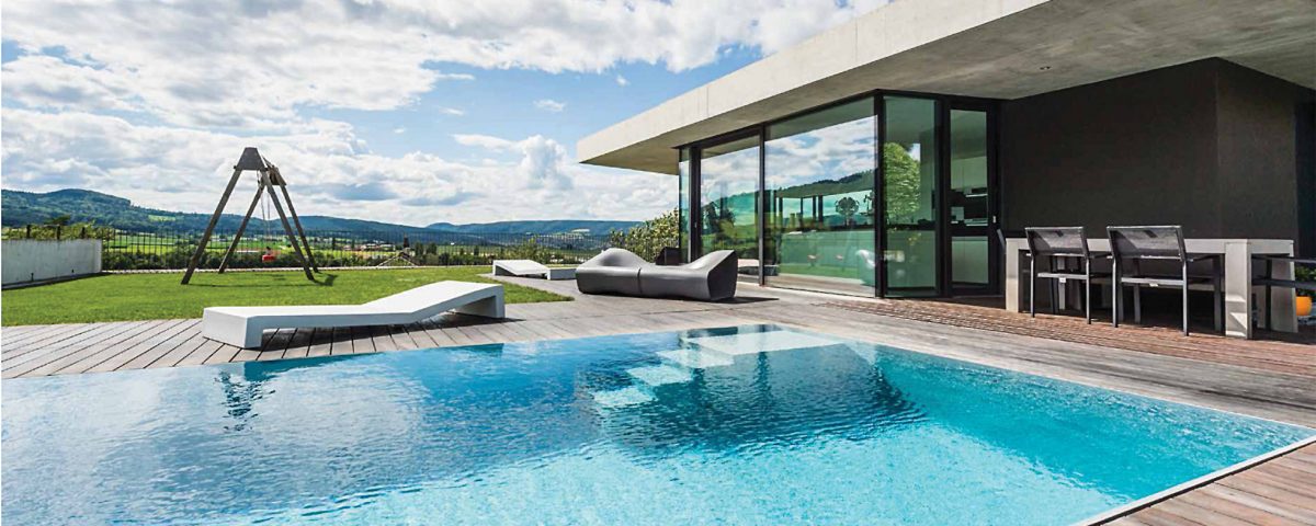 בריכה גדולה חיצונית