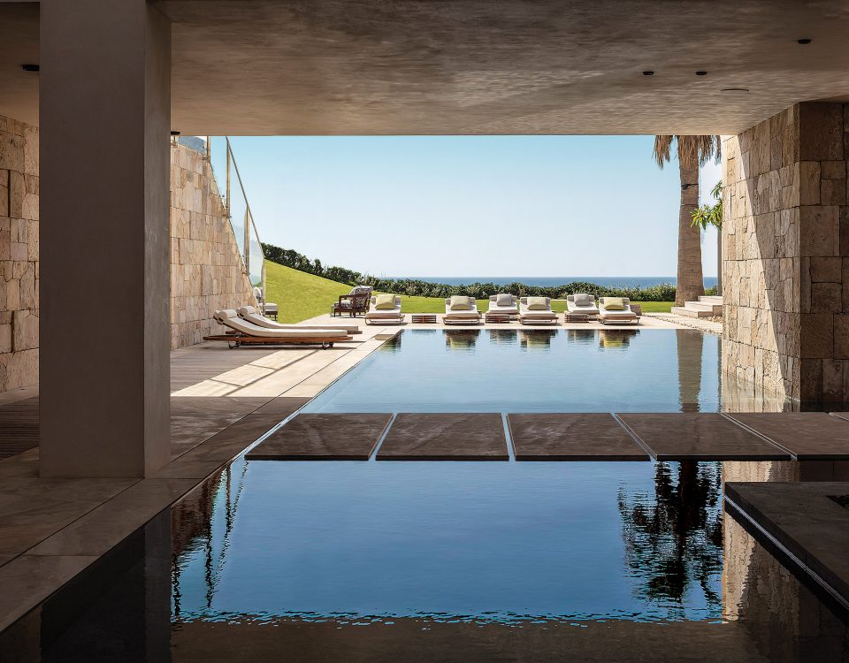 בריכת גלישה ושכשוך עם רצפה הידראולית