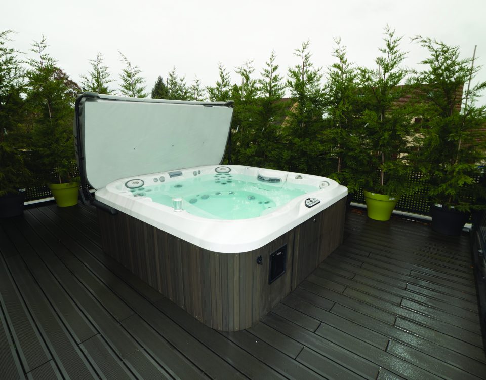 ג'קוזי לבחוץ דגם J-375