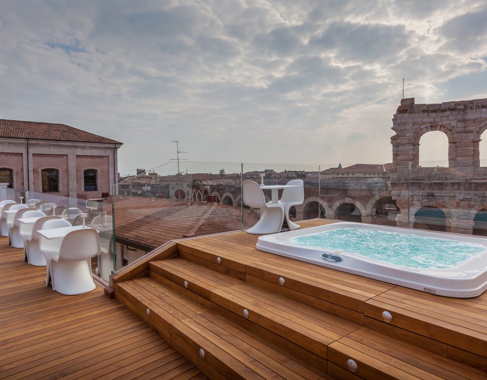 ג'קוזי לבחוץ סדרת experience דגם Profile Experience