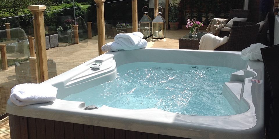 "ג'קוזי IRIS מ Artesian Spa"