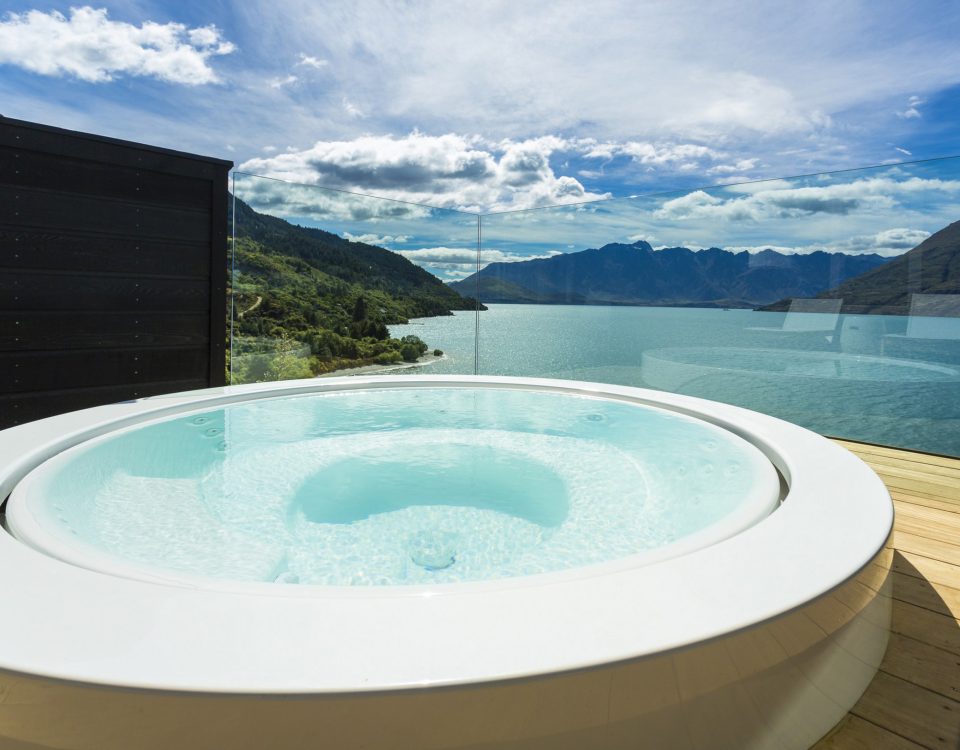 ג'קוזי עגול במרפסת