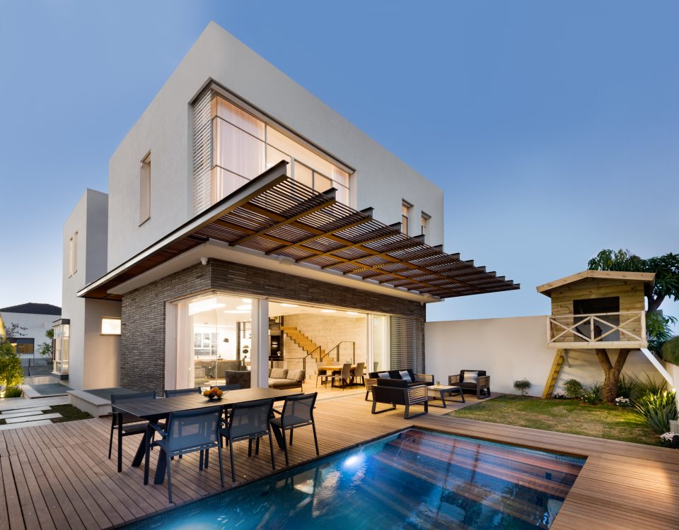 ריצפה הידראולית בחיפוי דק מסביב לבריכה