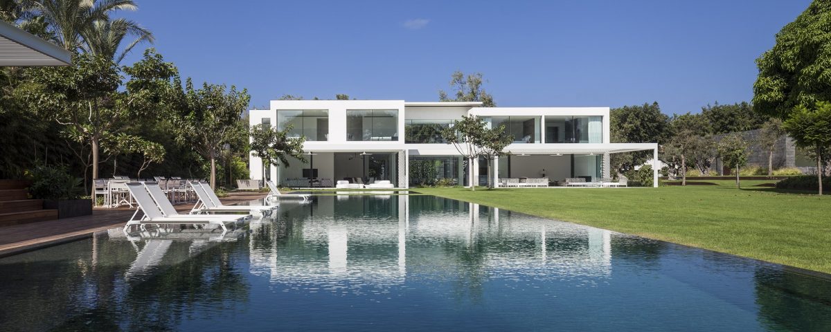 בית עם בריכה חיצונית ע"י אייל אורן