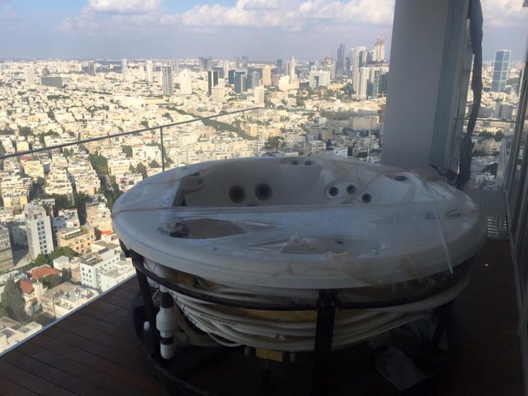 מגדל מאייר פרוייקט התקנת ג'קוזי מול העיר