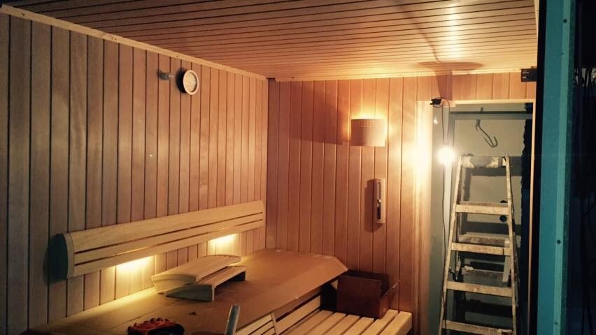 סאונה יבשה בתהליך בנייה