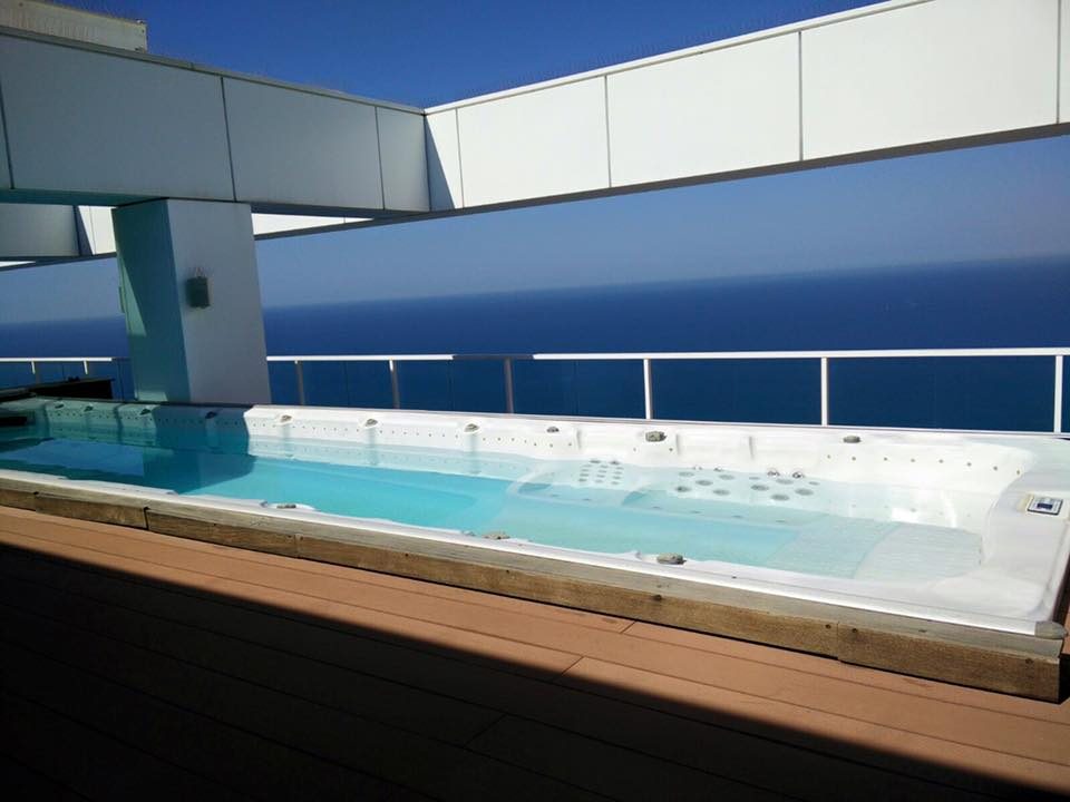 בריכת זרמים במלון איילנד נתניה