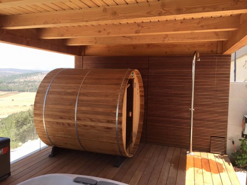 סאונה יבשה סידר לוגים חבית כולל חלון לנוף-800x600