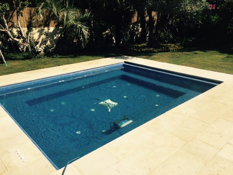 ג’קוזי ענק בנוי בוילה בקיסריה