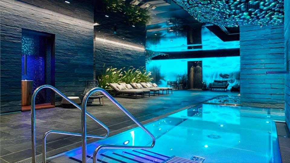 מתחם ספא עם בריכות וסאונה