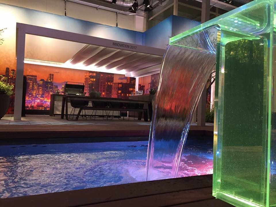 בריכת נירוסטה עם מפל