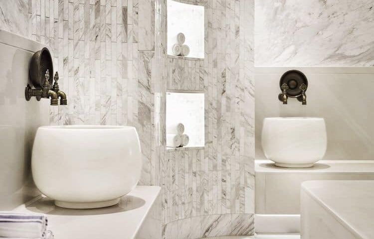 חדר אדים לבן