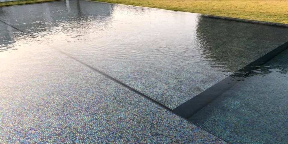 בריכה עם חדר מכונות תחתיו