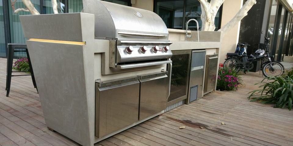 מטבח חוץ עם פס לד