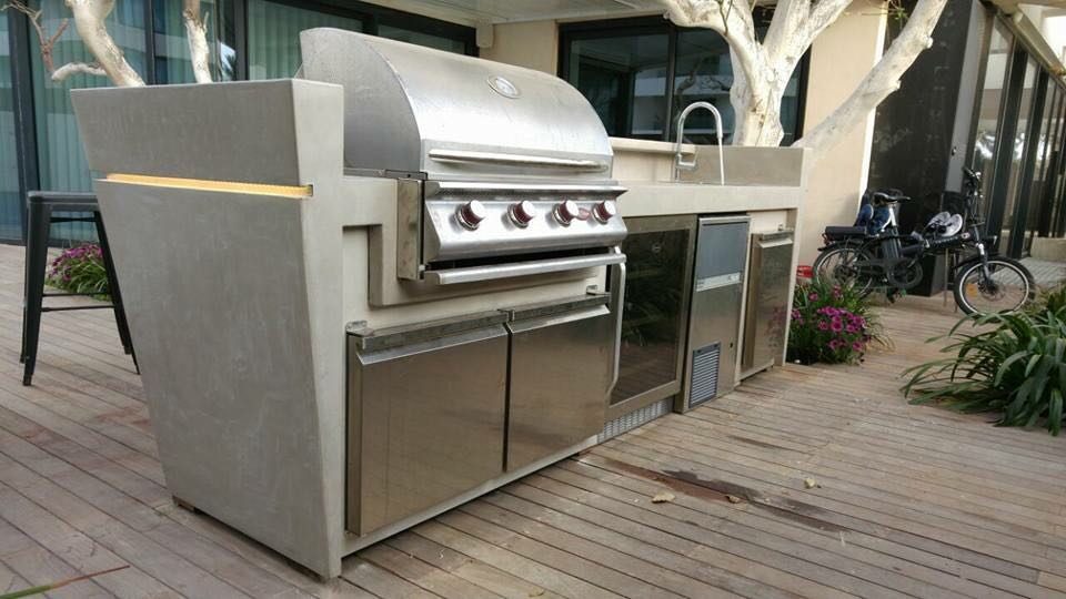 מטבח חוץ עם פס לד