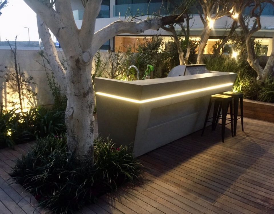 מטבח חוץ מואר