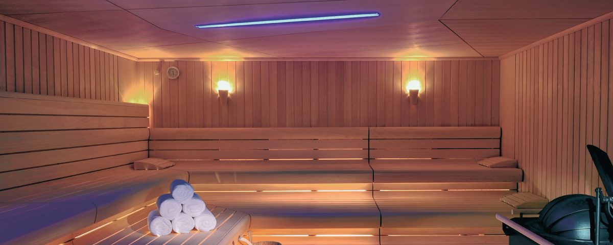 סאונה יבשה Klafs Primium בחיפוי פנלים המלוק ורטיקאליים