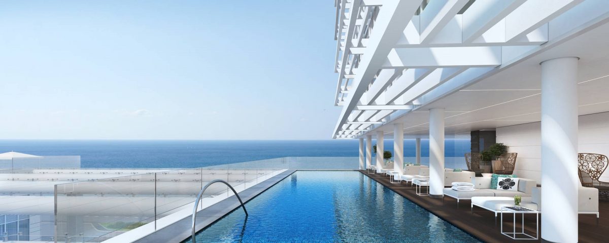 בריכה על הגג במלון קמפינסקי