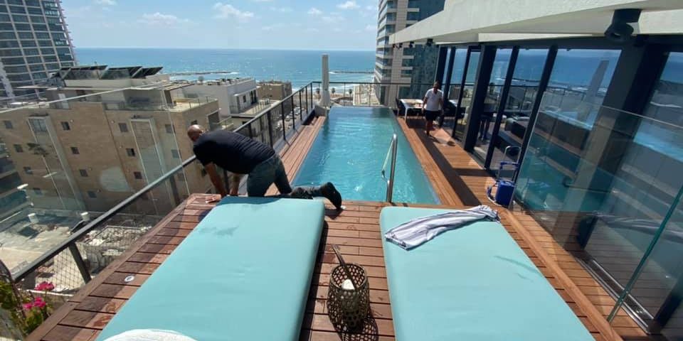 בריכת שחייה נירוסטה טיילת הרברט סמואל