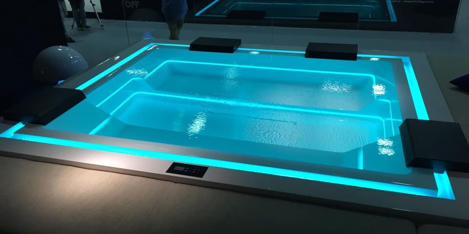 ג'קוזי עם תאורת לד כחול