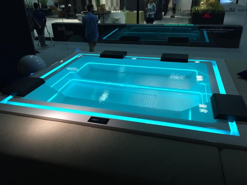 ג'קוזי עם תאורת לד כחול