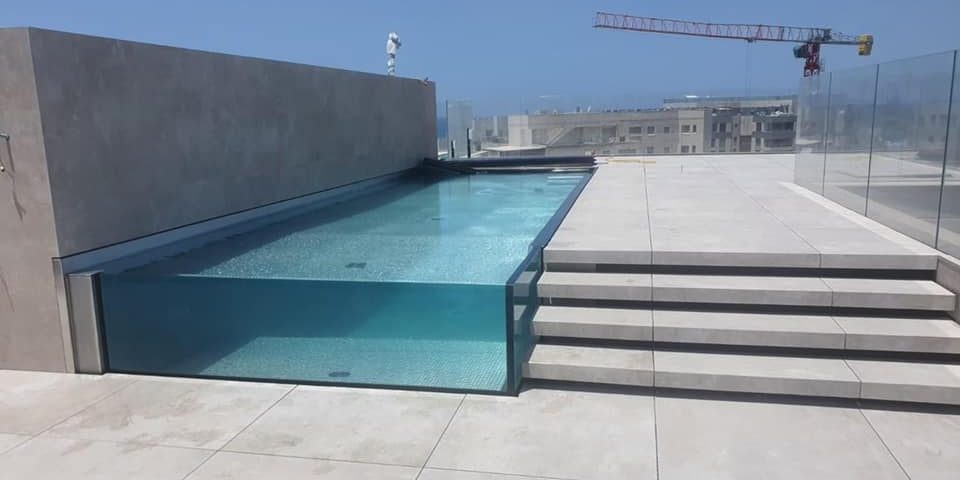 בריכה שקופה על קו החוף של תל אביב - אדריכלית טל גודלשמיט