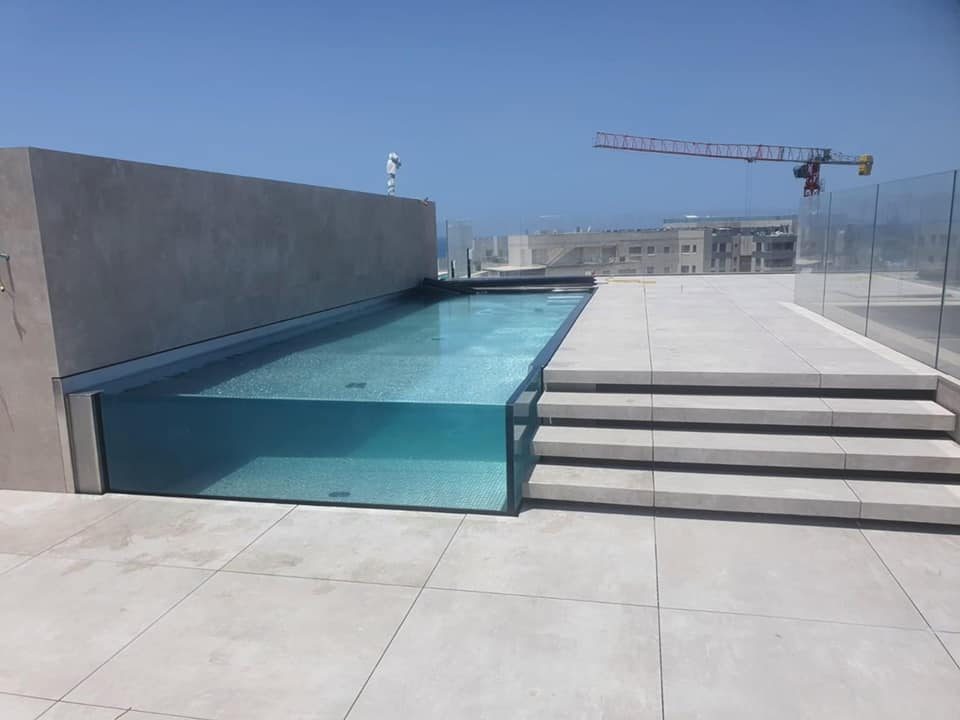 בריכה שקופה על קו החוף של תל אביב - אדריכלית טל גודלשמיט