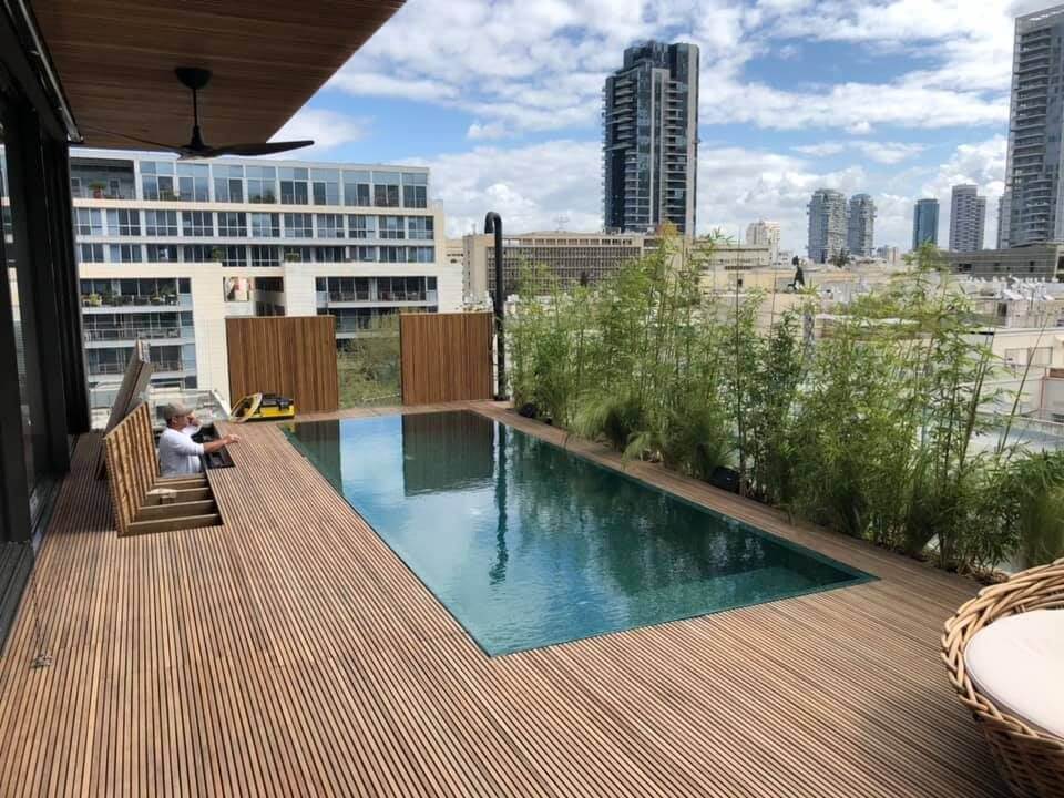 בריכת נירוסטה בלב תל אביב ירון אלדד אדריכלות